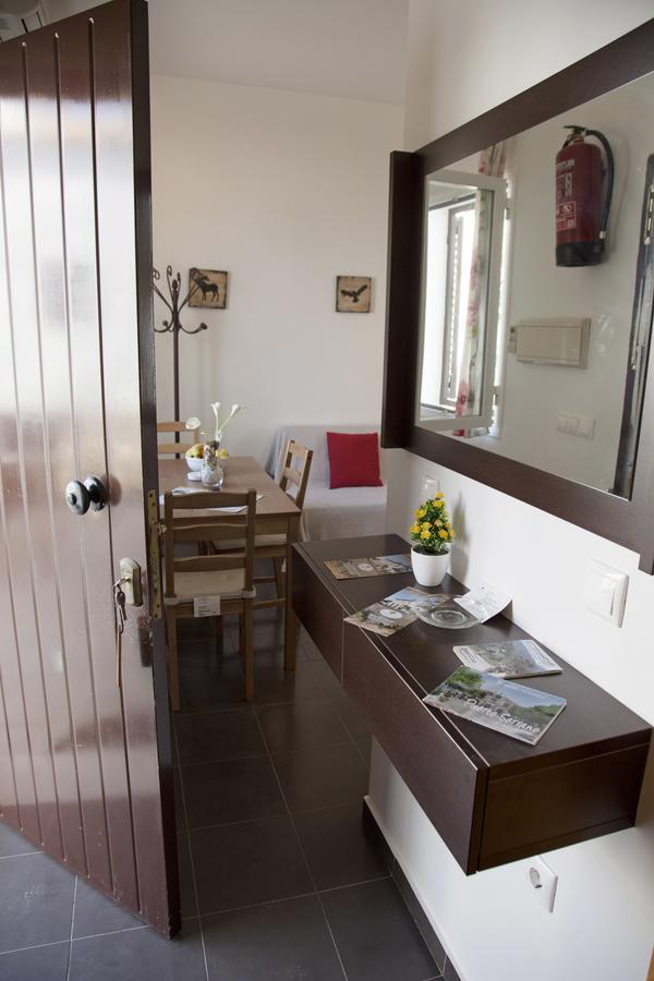 Apartamentos Puerta Sierra Puerto Serrano Bagian luar foto
