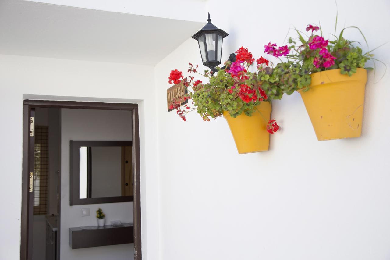 Apartamentos Puerta Sierra Puerto Serrano Bagian luar foto